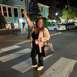 Meet your Posher, Nivia